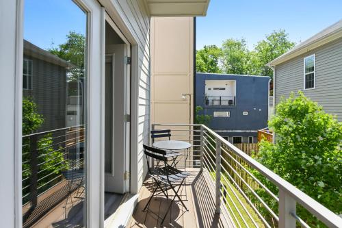 Balcony/terrace, THE RED DOOR - Ultra Modern Atlanta Home - DesignedByDom in Edgewood