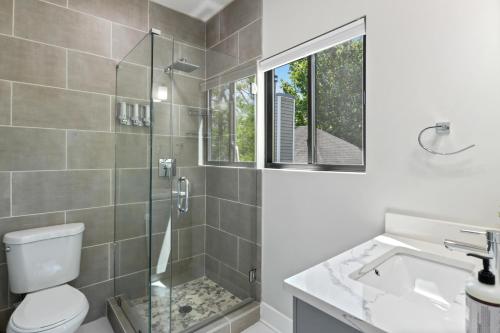 Bathroom, THE RED DOOR - Ultra Modern Atlanta Home - DesignedByDom in Edgewood