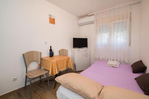 Oleander Apartments Split Room Type - Studio
