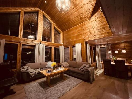 Cabin in beautiful surroundings at Harpefossen in Nordfjordeid