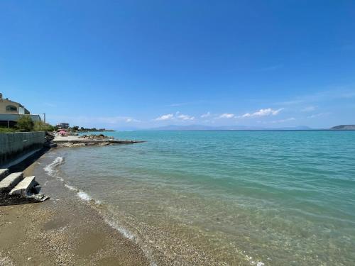 沙灘, Stunning Beachfront Apartment Strátos (Stunning Beachfront Apartment Stratos) in 內蘭札