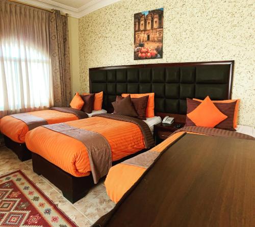 3 twin beds
