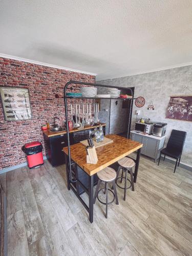 Van Gogh gare By Joyca Chambre privée (Van Gogh gare By Joyca Chambre privee) in Epinal