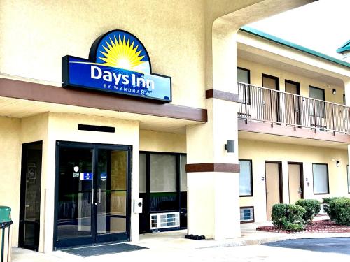 Days Inn by Wyndham North Little Rock Maumelle