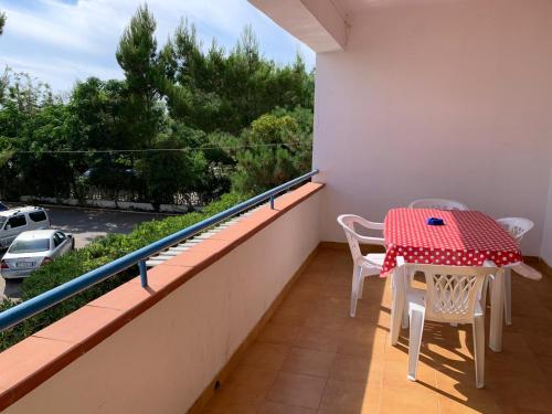 2 bedrooms, 6 beds