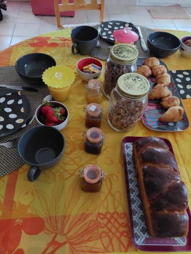 Ēdiens un dzērieni, Maison jaune in Reillanne