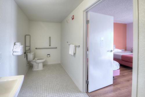 Motel 6-Niantic CT - New London - image 8