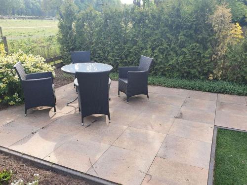 Hage, Spacious chalet with garden in Garderen in Garderen