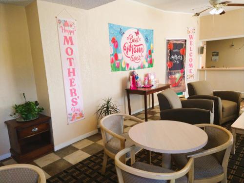 Grand View Plaza Inn & Suites - 로비