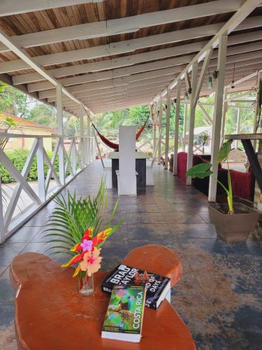 Pub/lounge, Lizard King Hotel & Suites in Puerto Viejo de Talamanca