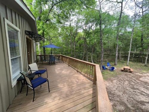 2 BDRM Treehouse Hideout- Lake Conroe with Boat ramp in Montgomery, USA