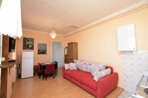One-Bedroom Apartment image 5