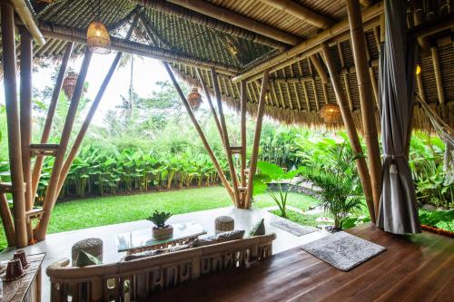 Balikayanas Bamboo House - Miggiell House in Besakih