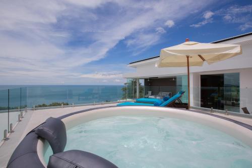 Panoramic Beach- and Seaview Duplex Studio  - 온수 욕조