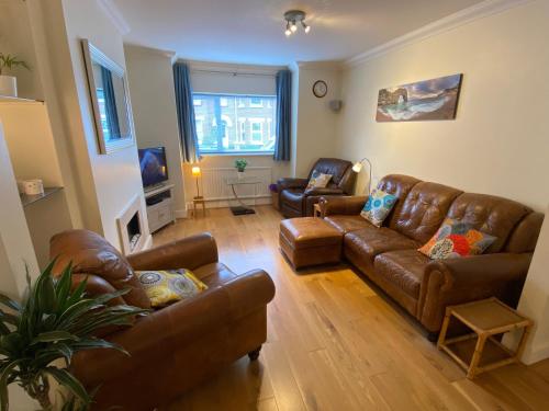 3 double bed house 10 mins from Sandbanks gîte à louer BMI The Harbour Hospital