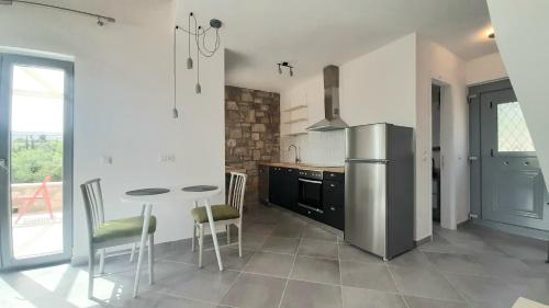 Koroni Stone House, fully equipped studios by the sea in Asini