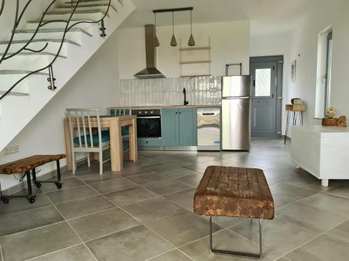 Koroni Stone House, fully equipped studios by the sea in Asini