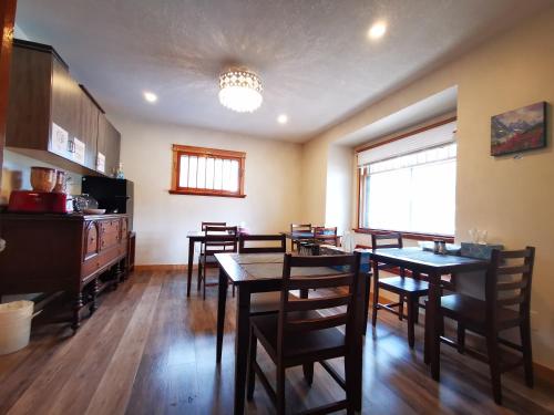 Riverfront Estate Bed&Breakfast Banff 3