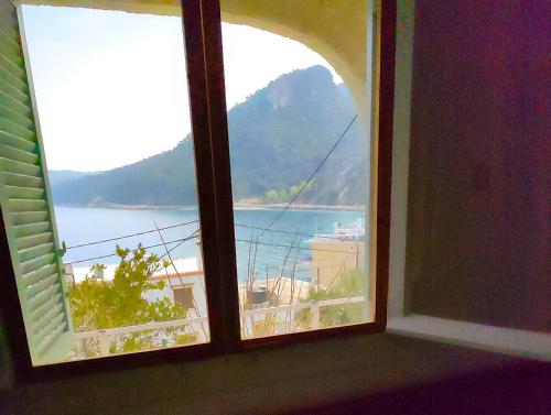 Cosy Sea View cottage overlooking Avlakia beach gîte à louer Valeontádes