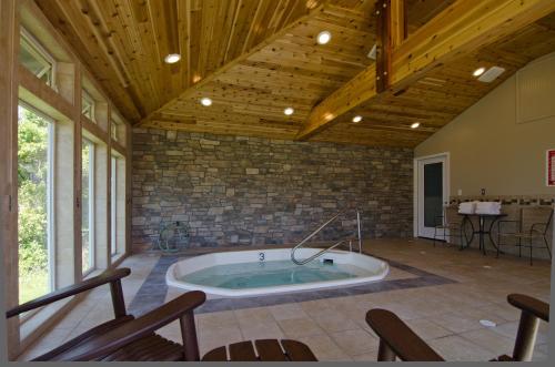 สปา, Pacific Reef Hotel & Light Show in โกลด์บีช (ออรากอน)