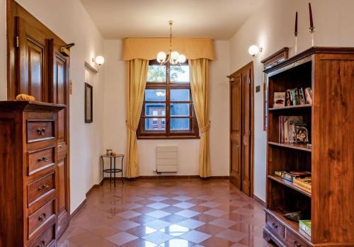 Buitenkant, Wellness Hotel Zámeček (Wellness Hotel Zamecek) in Jetrichovice U Decina