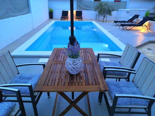 Cypress Tree Holiday Apartments - Privlaka