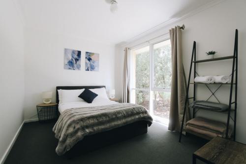 Bells Beach Cottages - Pet friendly cottage with wood heater