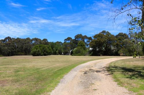 Bells Beach Cottages - Pet friendly cottage with wood heater