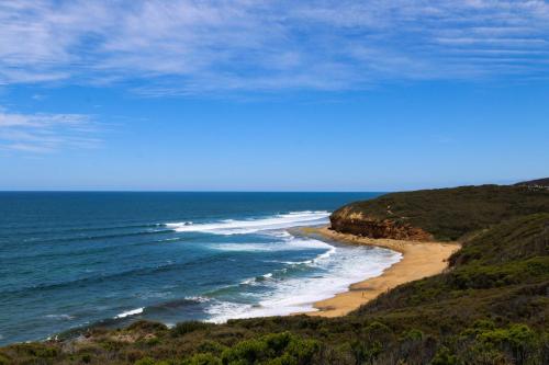 Bells Beach Cottages - Pet friendly cottage with wood heater