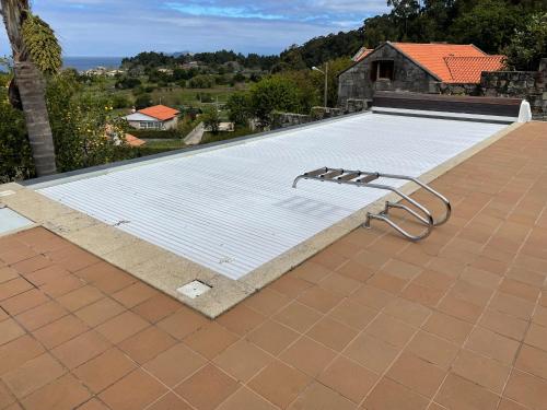 CHALET CON VISTAS AL MAR, PISCINA, PISTA FUTBOL...IDEAL PARA FAMILIAS CON NIÑOS