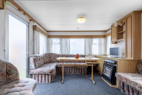 2 bedrooms, 4 beds