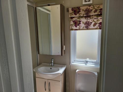 2BR-Sleeps6-Fireplace-Parking-Patio-Seaside 2BR-Sleeps6-Fireplace-Parking-Patio-Seaside