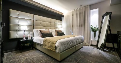 21st Floor Hotel Room Type - Platinum Apartment - Split Level