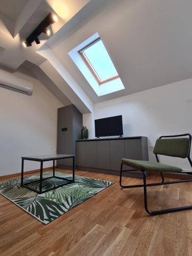 One-Bedroom Apartment image 4