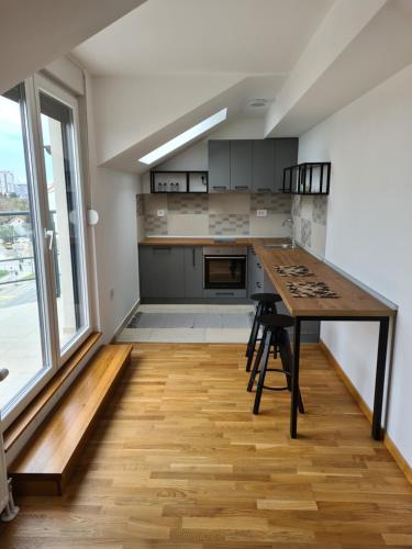 One-Bedroom Apartment image 6