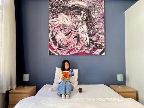 Hush Hostel Lounge - image 12