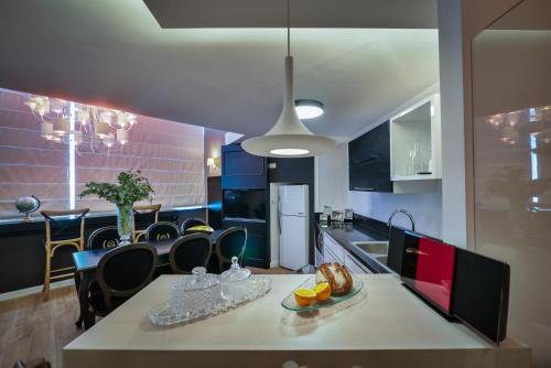 21st Floor Hotel Room Type - Prestige Apartment - Split Level
