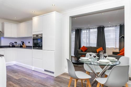 Inspiration by Olauda SA - 3 Bed House with Free Parking, Swindon (foto 2)