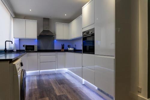 Inspiration by Olauda SA - 3 Bed House with Free Parking, Swindon (foto 7)