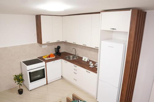 Kitchen, Apartments Manitovac M in Niksic