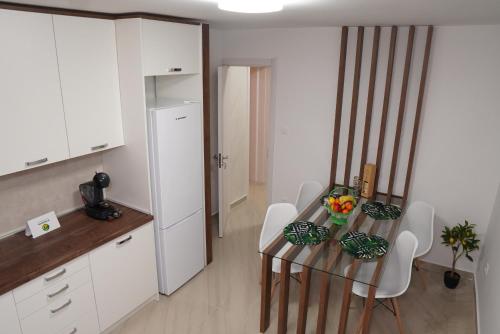 Kitchen, Apartments Manitovac M in Niksic