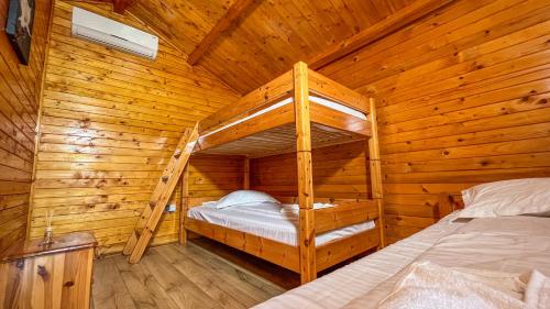 La Căsuțe La Căsuțe