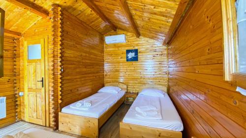 La Căsuțe La Căsuțe