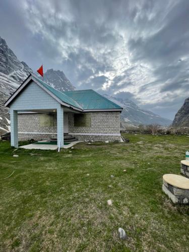 Exterior view, Chhatru Valley Stays in Bashisht