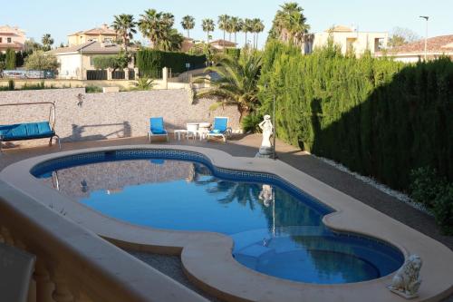 villa tres palmeras muy cerca de albir y benidorm