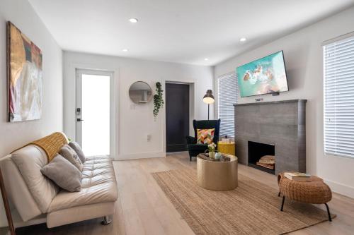 Midtown Main House Guest House, Sleeps 12 in Miami, USA