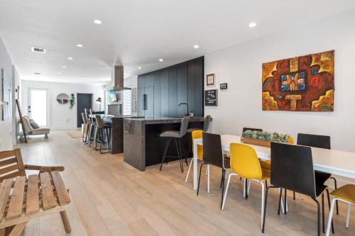 Midtown Main House Guest House, Sleeps 12 in Miami, USA
