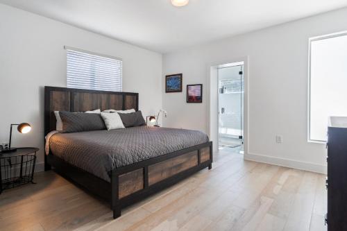 Midtown Main House Guest House, Sleeps 12 in Miami, USA