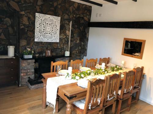 Luxurious Rustic 3 bed cottage, great train links photo 1