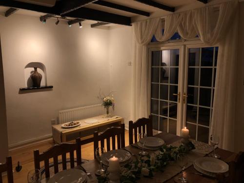 Luxurious Rustic 3 bed cottage, great train links photo 2